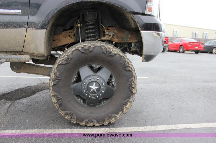 image for item J2311 2006 Ford F350 Super Duty Lariat Crew Cab pickup truck