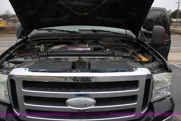 image for item J2311 2006 Ford F350 Super Duty Lariat Crew Cab pickup truck