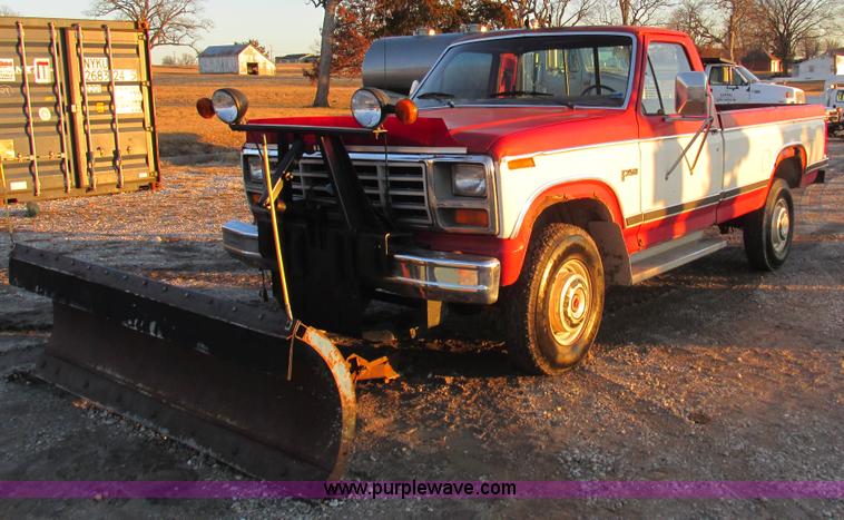 image for item K2022 1983 Ford F250 pickup truck