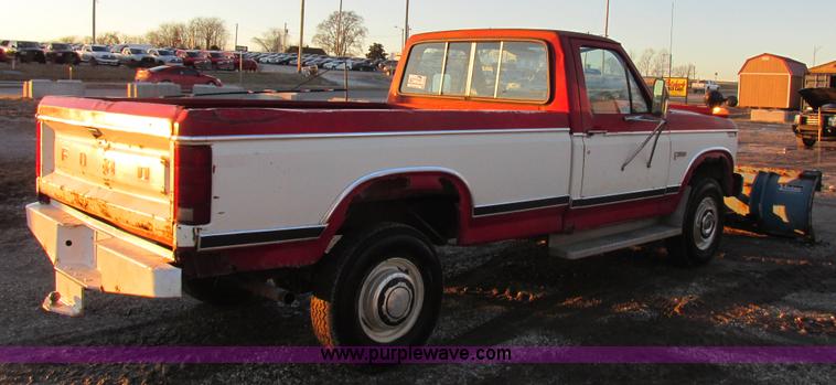image for item K2022 1983 Ford F250 pickup truck