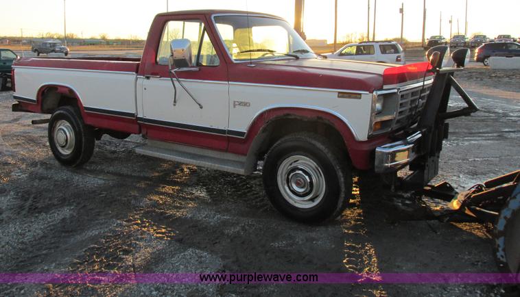 image for item K2022 1983 Ford F250 pickup truck