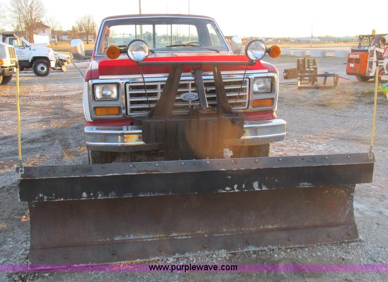 image for item K2022 1983 Ford F250 pickup truck