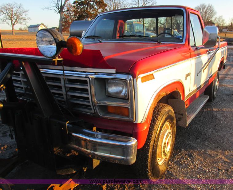image for item K2022 1983 Ford F250 pickup truck