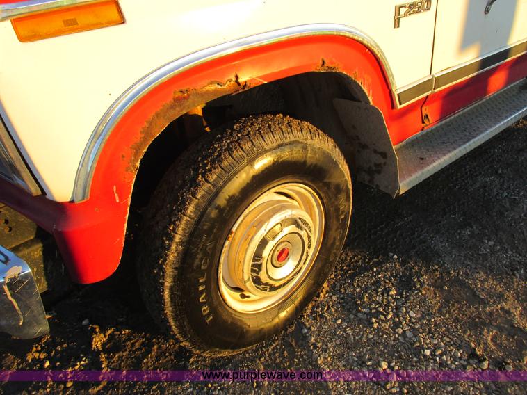 image for item K2022 1983 Ford F250 pickup truck