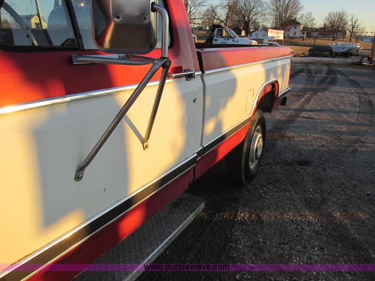 image for item K2022 1983 Ford F250 pickup truck