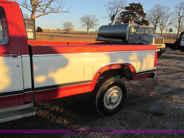 image for item K2022 1983 Ford F250 pickup truck