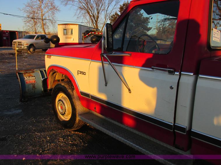 image for item K2022 1983 Ford F250 pickup truck