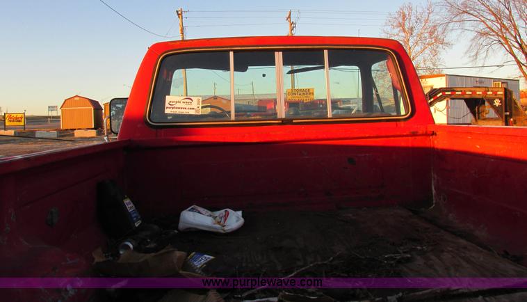 image for item K2022 1983 Ford F250 pickup truck