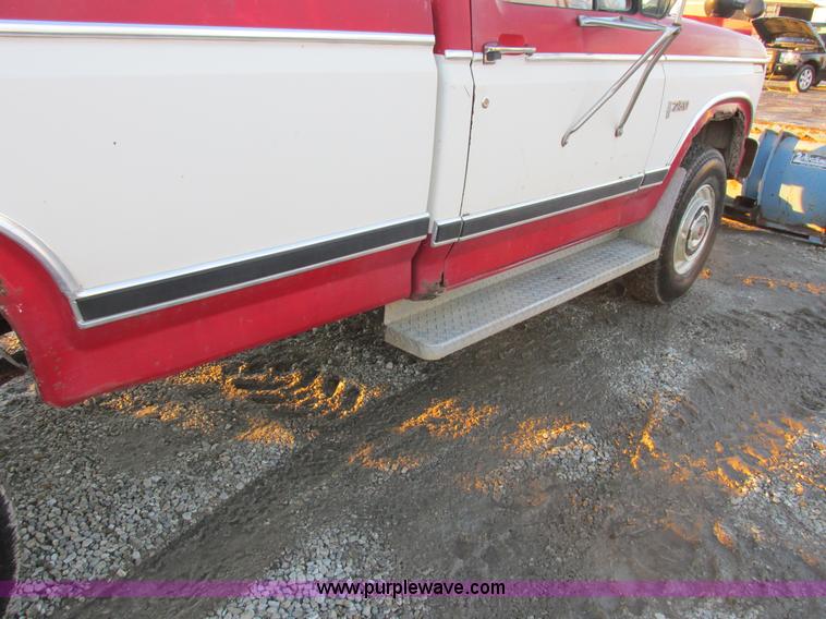 image for item K2022 1983 Ford F250 pickup truck