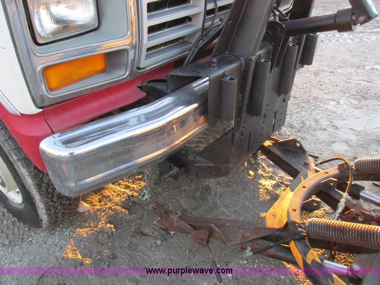 image for item K2022 1983 Ford F250 pickup truck