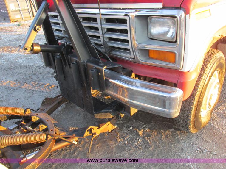 image for item K2022 1983 Ford F250 pickup truck