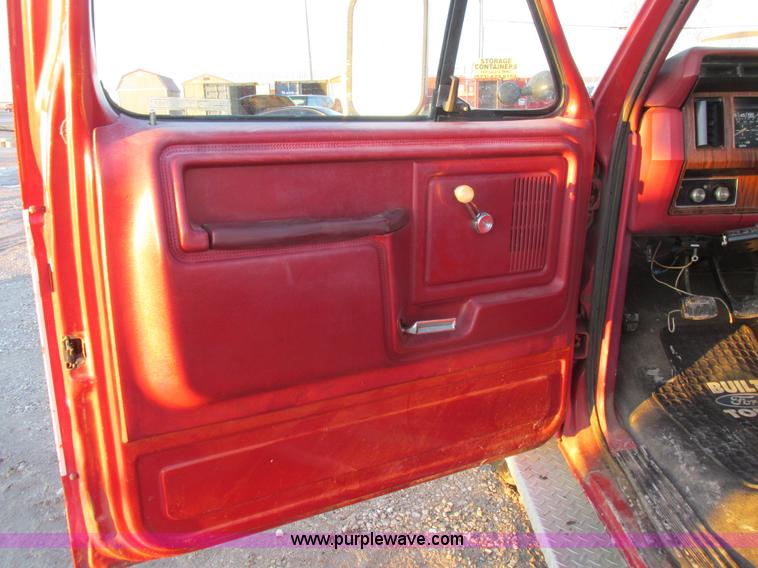 image for item K2022 1983 Ford F250 pickup truck