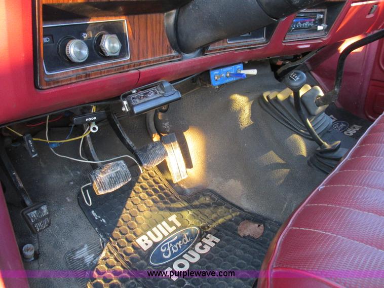 image for item K2022 1983 Ford F250 pickup truck