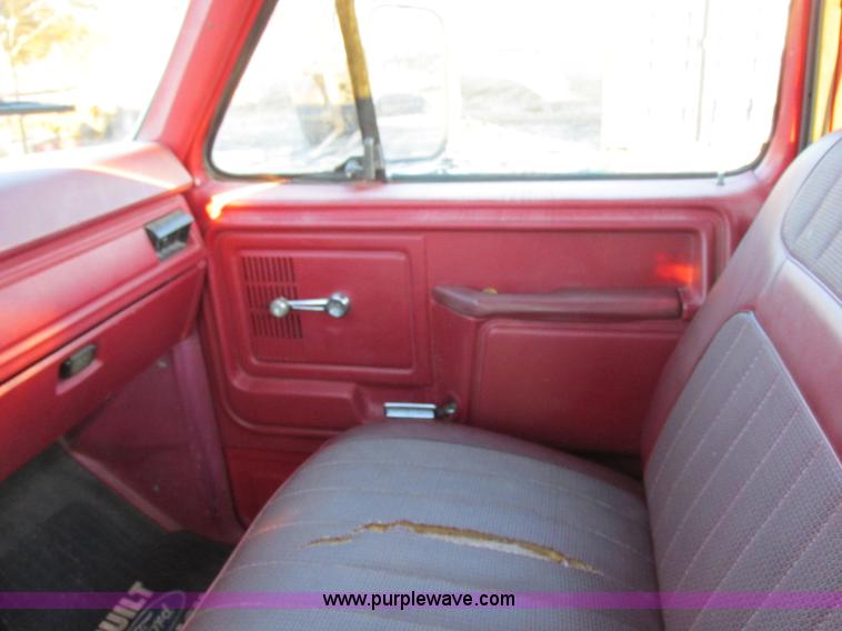 image for item K2022 1983 Ford F250 pickup truck
