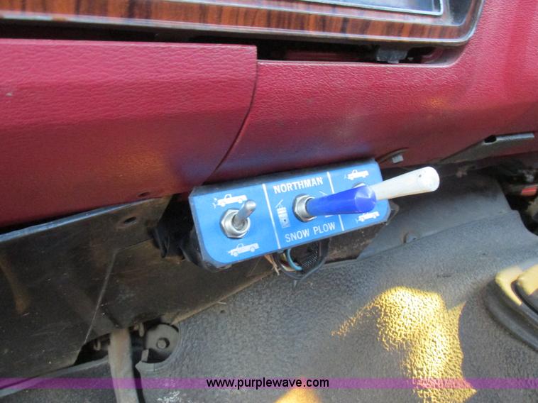 image for item K2022 1983 Ford F250 pickup truck