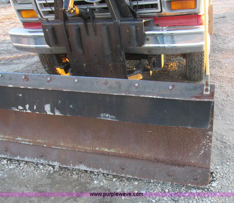 image for item K2022 1983 Ford F250 pickup truck