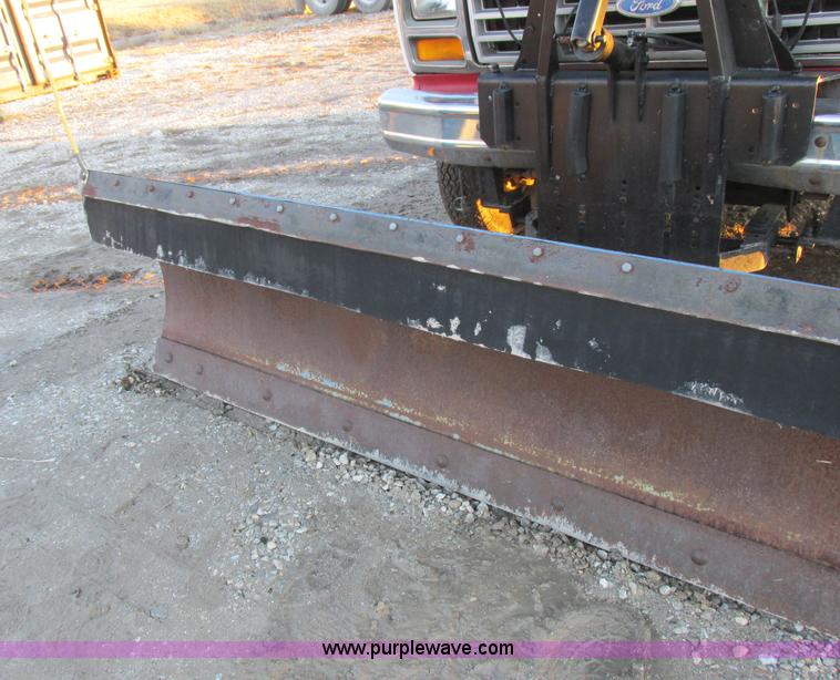 image for item K2022 1983 Ford F250 pickup truck