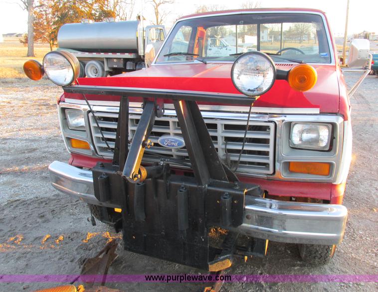 image for item K2022 1983 Ford F250 pickup truck