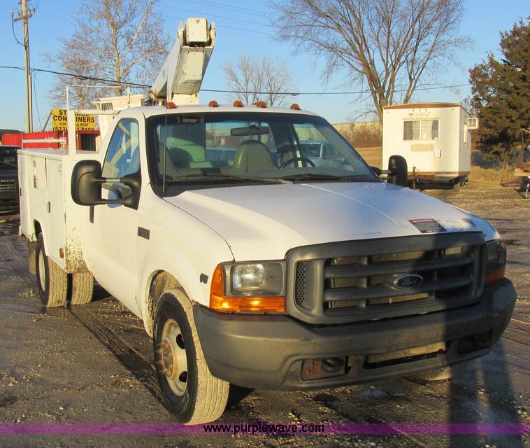 image for item K2024 1999 Ford F350 Super Duty bucket truck