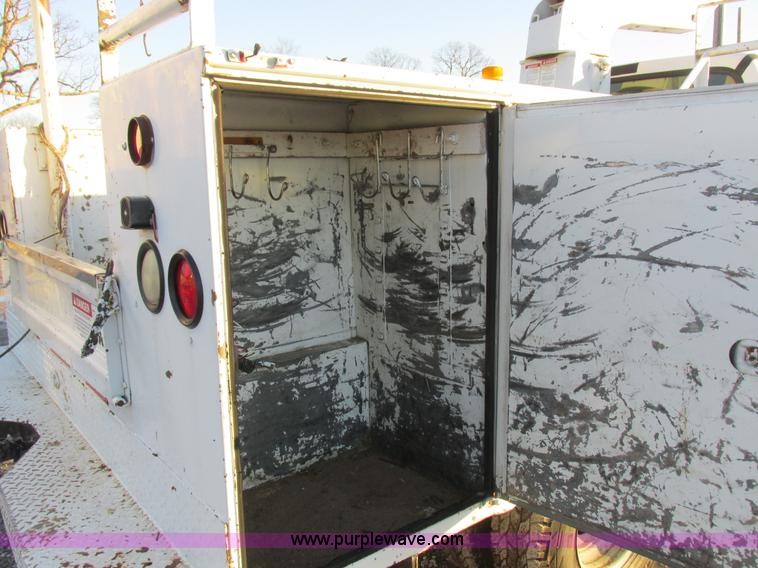 image for item K2024 1999 Ford F350 Super Duty bucket truck