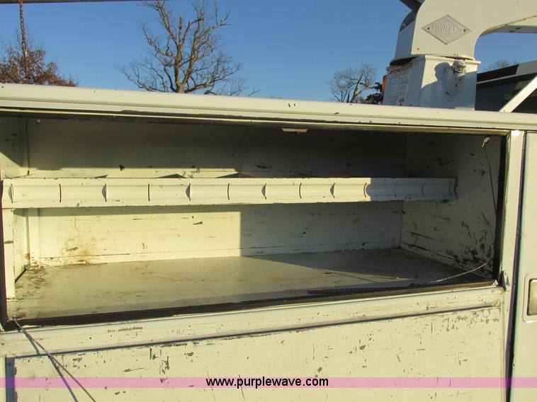 image for item K2024 1999 Ford F350 Super Duty bucket truck