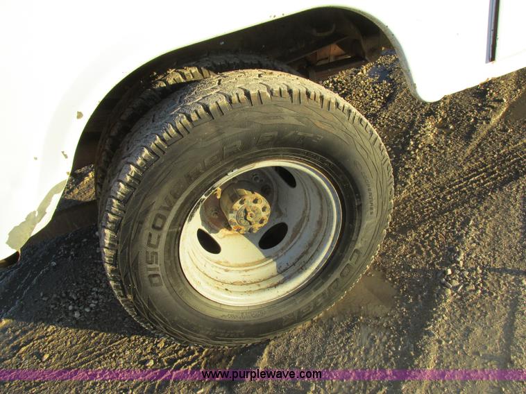 image for item K2024 1999 Ford F350 Super Duty bucket truck