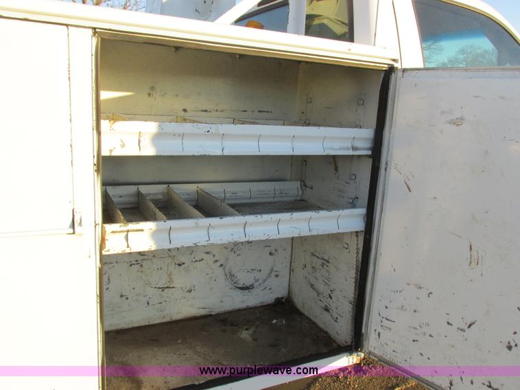 image for item K2024 1999 Ford F350 Super Duty bucket truck