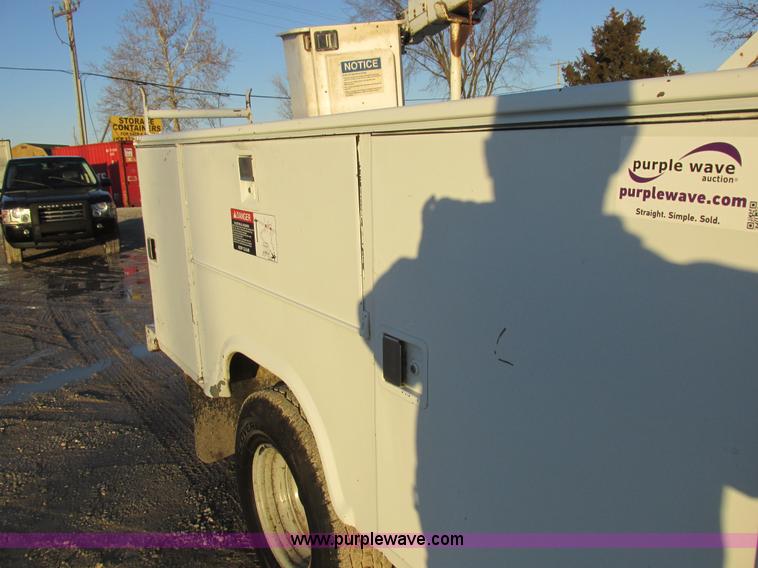 image for item K2024 1999 Ford F350 Super Duty bucket truck