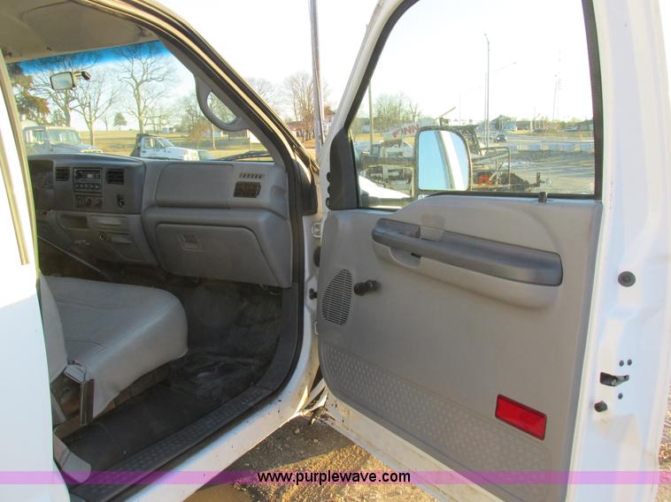 image for item K2024 1999 Ford F350 Super Duty bucket truck