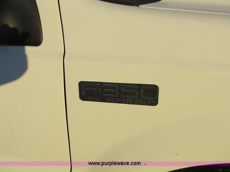 image for item K2024 1999 Ford F350 Super Duty bucket truck