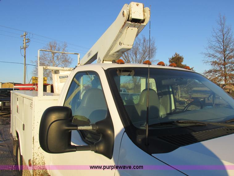 image for item K2024 1999 Ford F350 Super Duty bucket truck