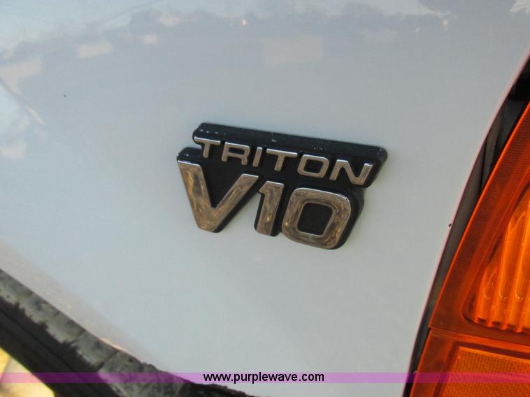 image for item K2024 1999 Ford F350 Super Duty bucket truck