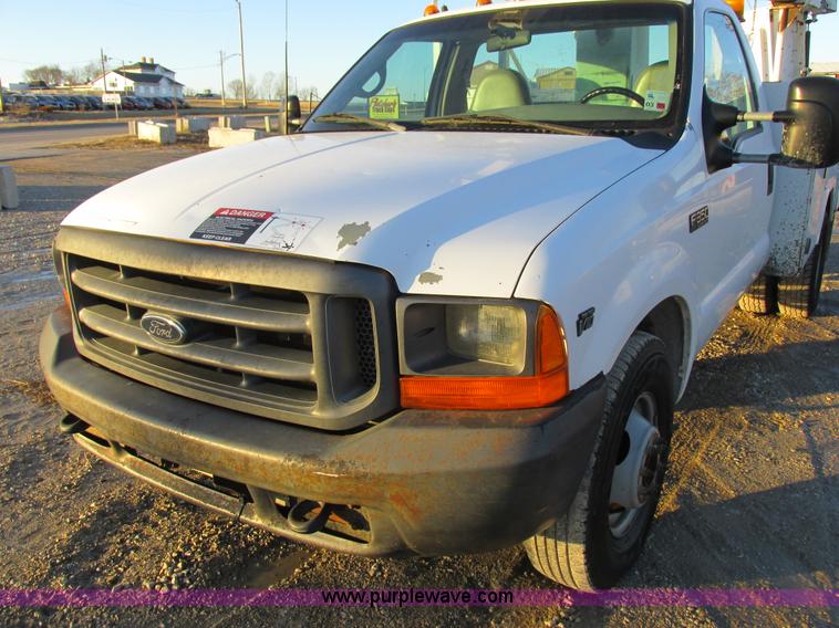 image for item K2024 1999 Ford F350 Super Duty bucket truck