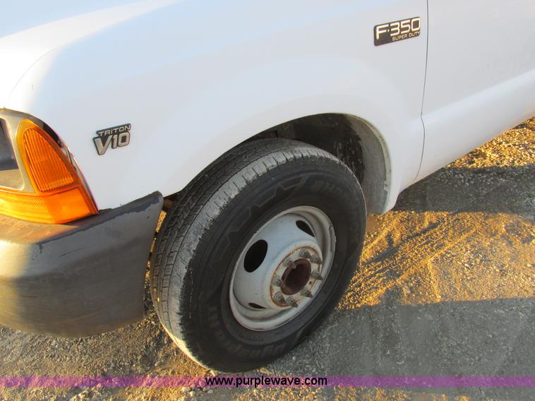 image for item K2024 1999 Ford F350 Super Duty bucket truck