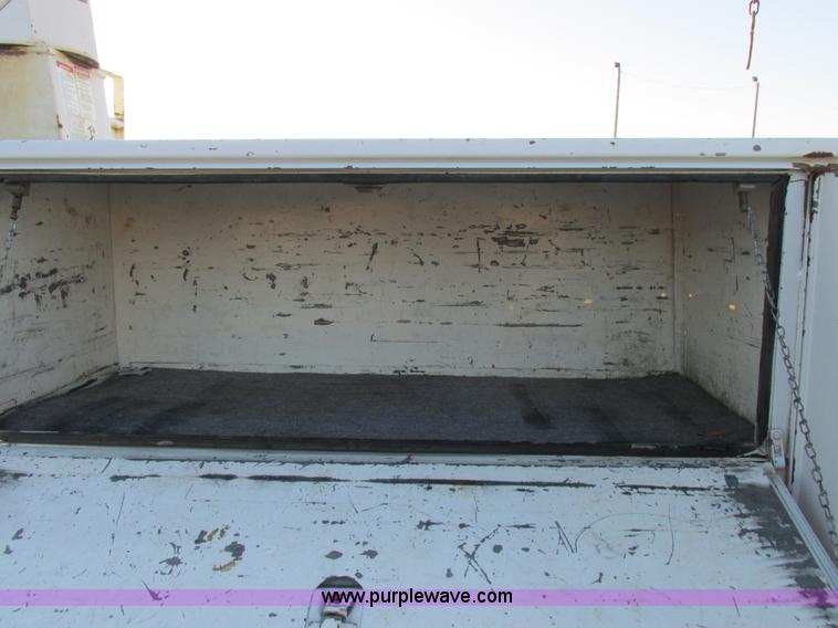 image for item K2024 1999 Ford F350 Super Duty bucket truck