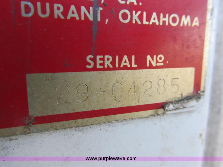 image for item K2024 1999 Ford F350 Super Duty bucket truck