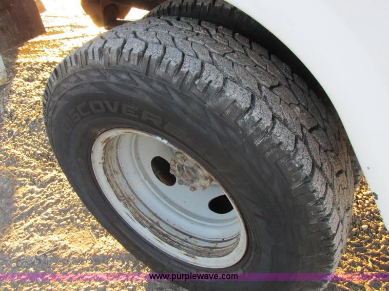 image for item K2024 1999 Ford F350 Super Duty bucket truck