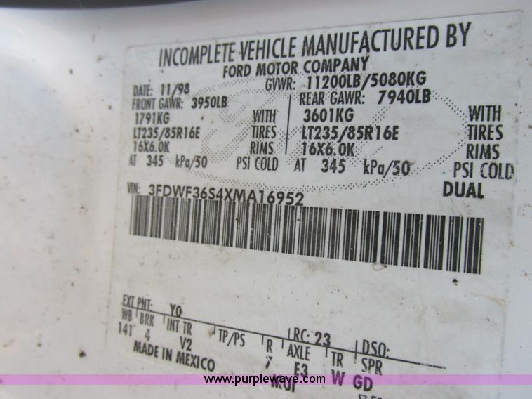 image for item K2024 1999 Ford F350 Super Duty bucket truck