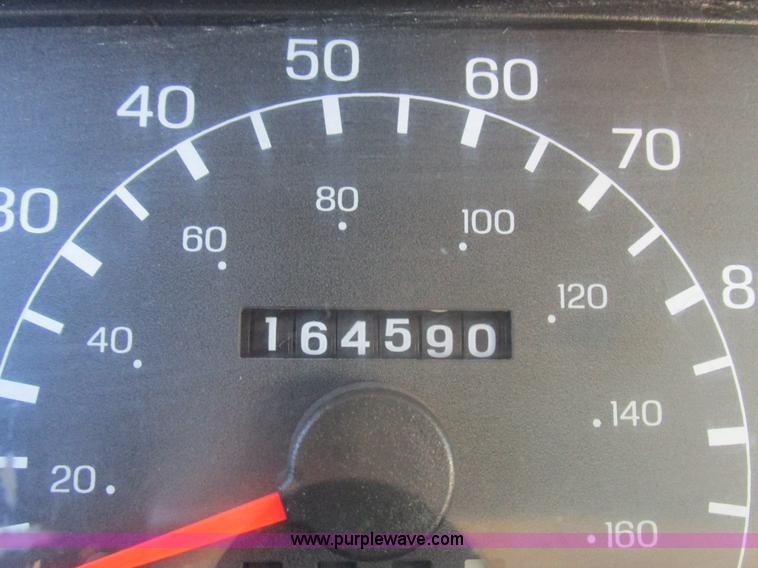 image for item K2024 1999 Ford F350 Super Duty bucket truck