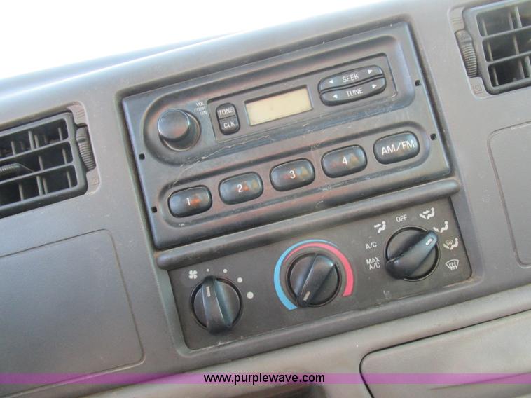 image for item K2024 1999 Ford F350 Super Duty bucket truck