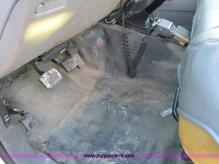 image for item K2024 1999 Ford F350 Super Duty bucket truck