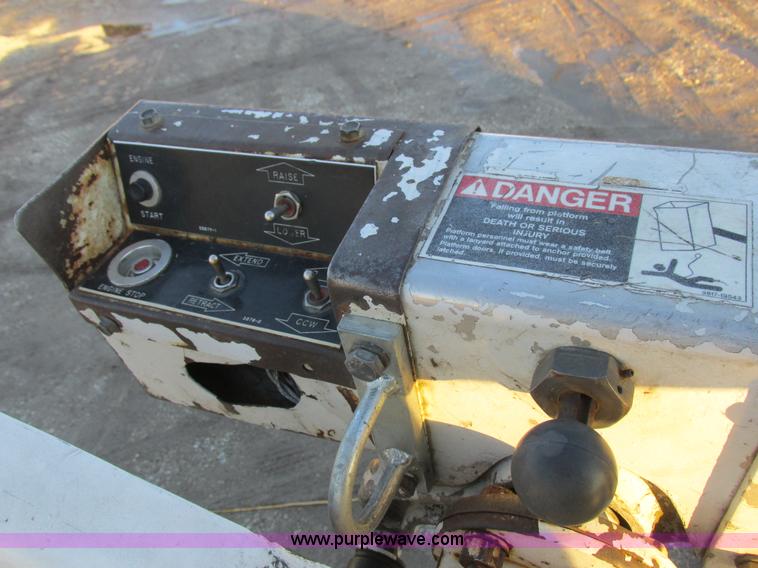 image for item K2024 1999 Ford F350 Super Duty bucket truck