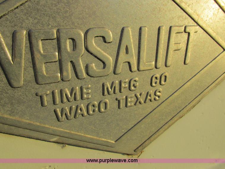 image for item K2024 1999 Ford F350 Super Duty bucket truck