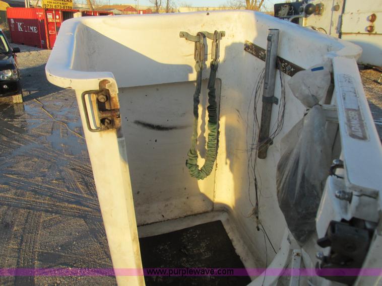 image for item K2024 1999 Ford F350 Super Duty bucket truck