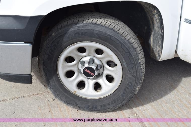 image for item K2307 2008 GMC Sierra 1500 pickup truck