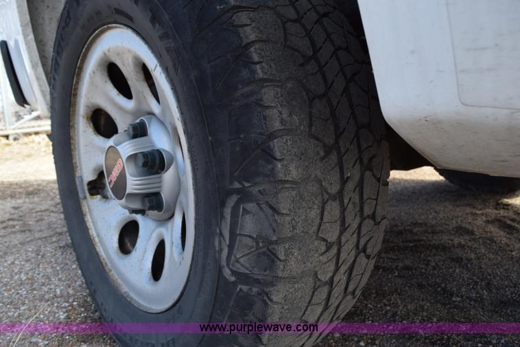 image for item K2307 2008 GMC Sierra 1500 pickup truck