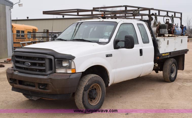 image for item K2321 2003 Ford F250 Super Duty XL SuperCab flatbed pickup truck