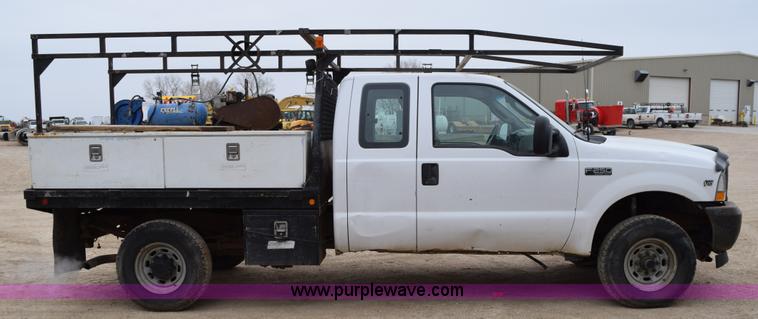 image for item K2321 2003 Ford F250 Super Duty XL SuperCab flatbed pickup truck