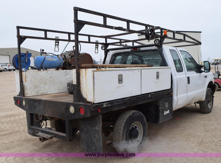 image for item K2321 2003 Ford F250 Super Duty XL SuperCab flatbed pickup truck