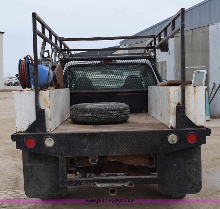 image for item K2321 2003 Ford F250 Super Duty XL SuperCab flatbed pickup truck